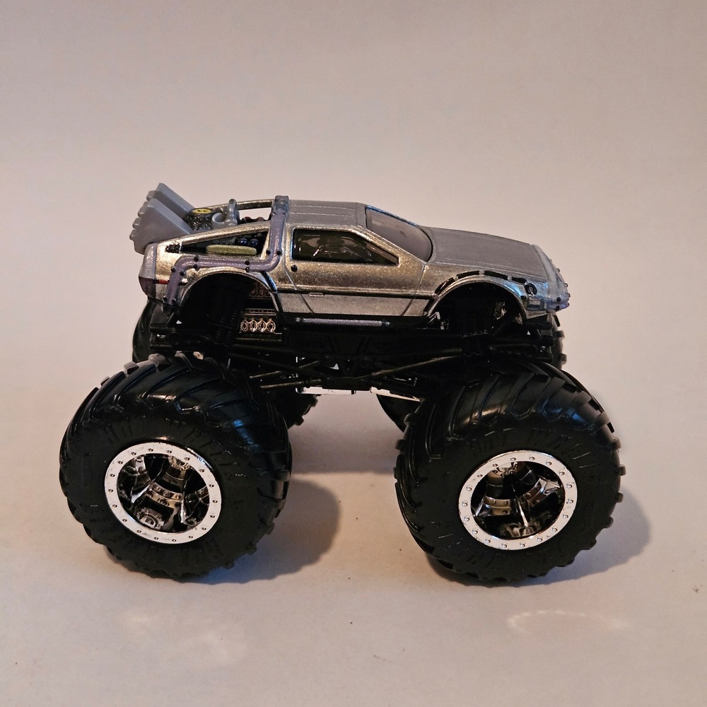 Hot Wheels Monster Trucks Back to the Future DeLorean Time Machine 1:64 Silver